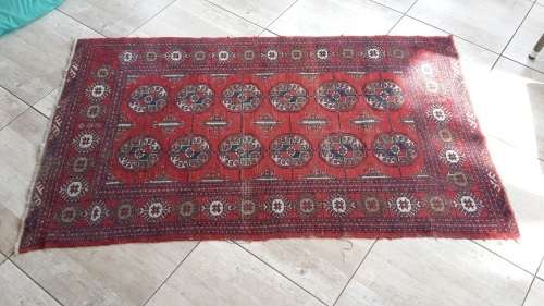 Lovely hand-knotted Persian carpet