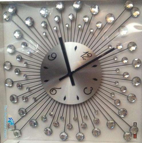 *SPECIAL* Beautiful Wall clock with crystal rays from The Housewives Depot