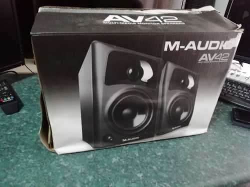 M-AUDIO AV42 STUDIO MONITORS