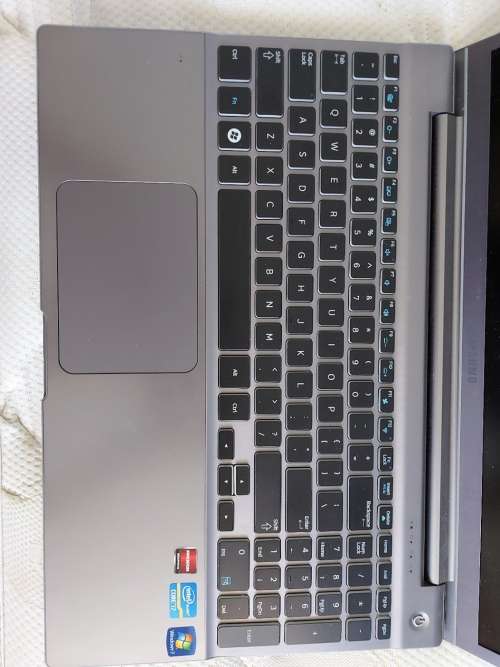 Samsung Laptop *i7 8GB RAM*Radeon Graphics* SAMSUNG NP700Z5A-S04ZA