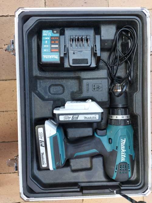 Makita Cordless 18v Drill Kit - Hammer drill with bits