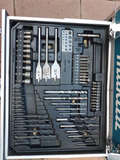 Makita Cordless 18v Drill Kit - Hammer drill with bits