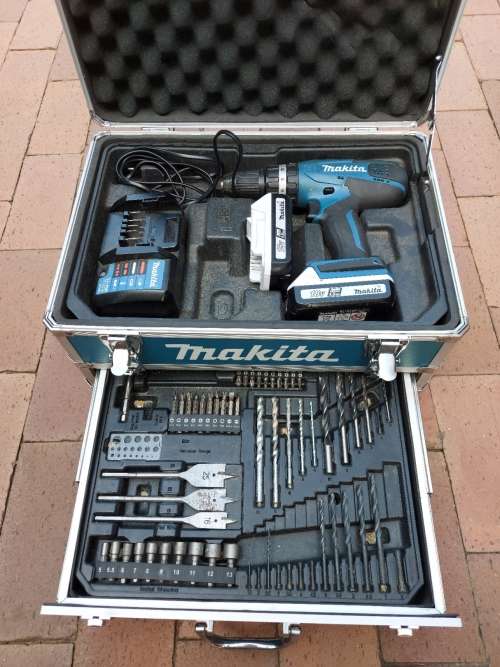 Makita Cordless 18v Drill Kit - Hammer drill with bits