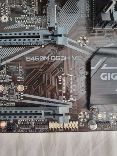 MOTHERBOARD CPU RAM COMBO - i5 10400F - 8GB DDR4 -- read