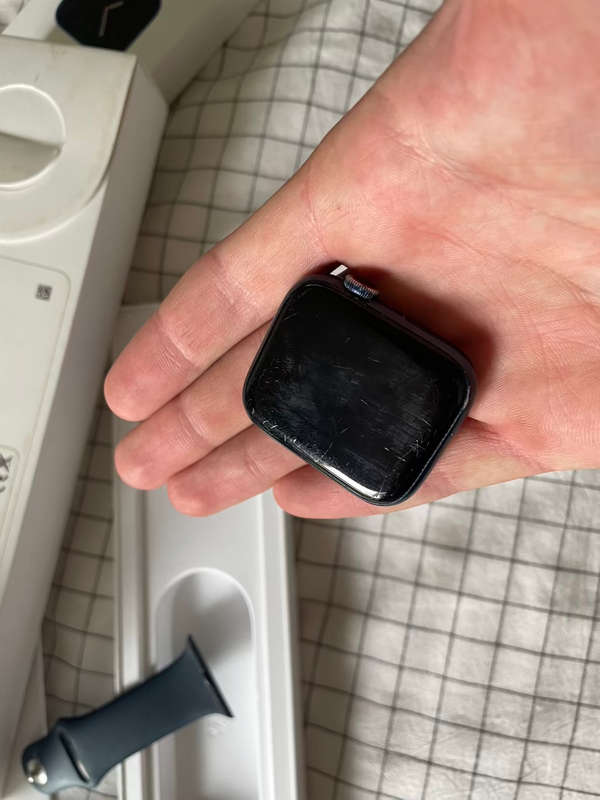 Series 6 Apple Watch 44mm Aluminum DESCRIPTION