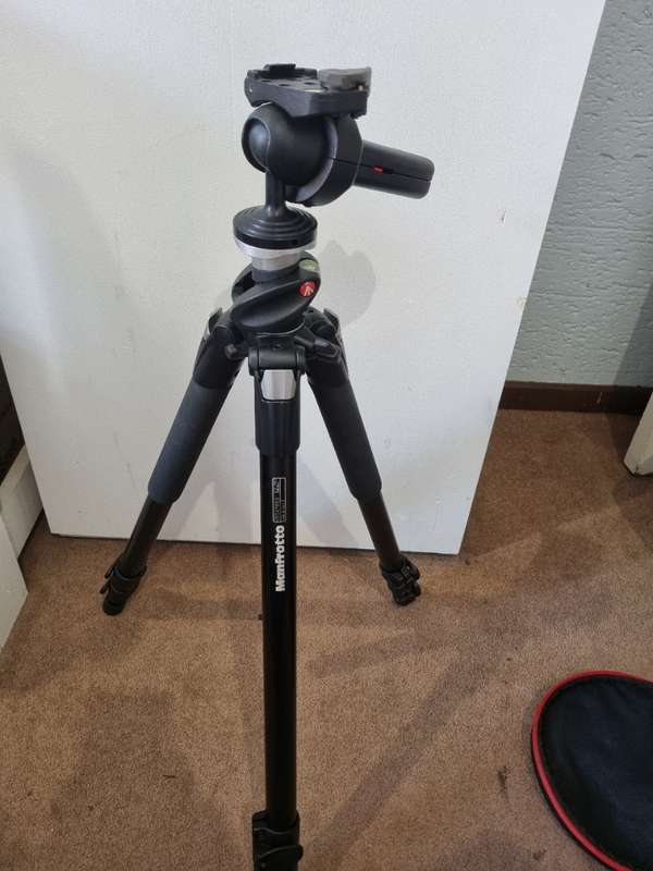 Manfrotto Tripod + Swivel Head + Bag