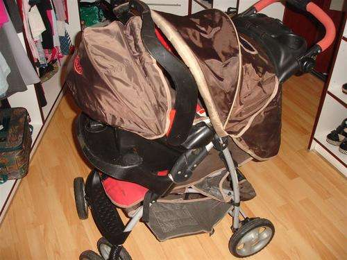 Gracco pram with carry chair.
