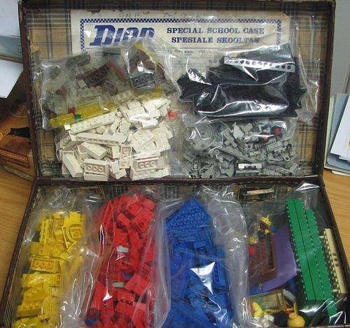 1150 Pieces of Assorted LEGO & a LEGO Lap-Travel-Play Tray (with two storage compartments)