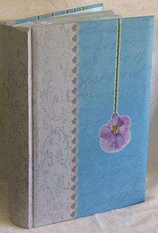 PHOTO ALBUM - Holds 300 Photos - New, but not sealed - GREAT PRICE!!