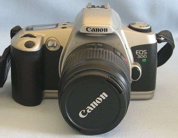 CANON - EOS 500 Film Camera - Zoom Lens EF 28-80mm - 1:3,5-5.6