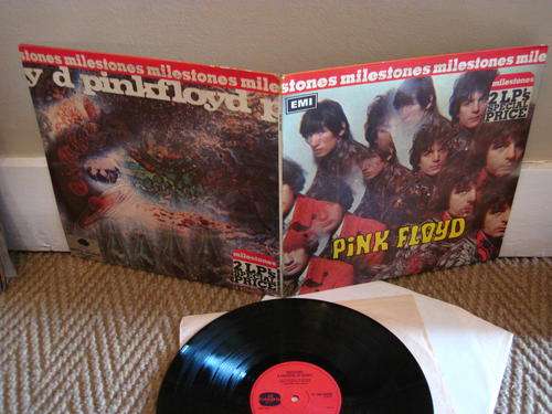 PINK FLOYD - MILESTONES ( PIPER AT THE GATES OF DAWN / A SAUCERFUL OF SECRETS) - HOLLAND VG+ / VG