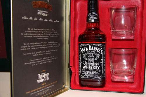 Jack Daniels Whiskey750ml in Double Tin with 2 Glasses