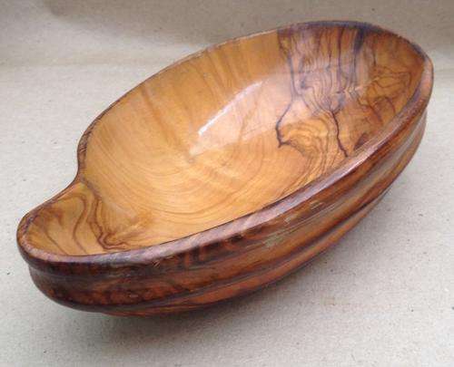 Olive Wood Snack Bowl...210 mm length......Falfer Spain.......postage R23.00