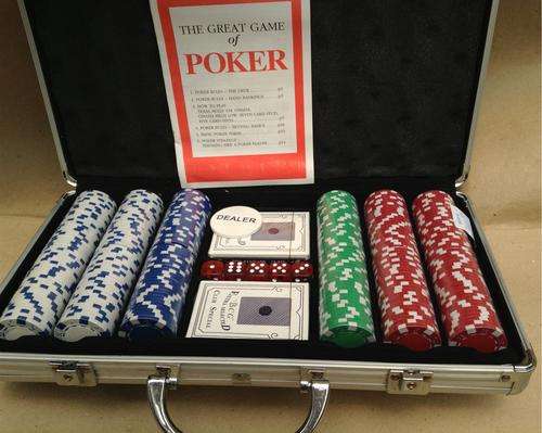Kretjas off the scene, make your move with Cased Poker Set.....never used......postage R49.00