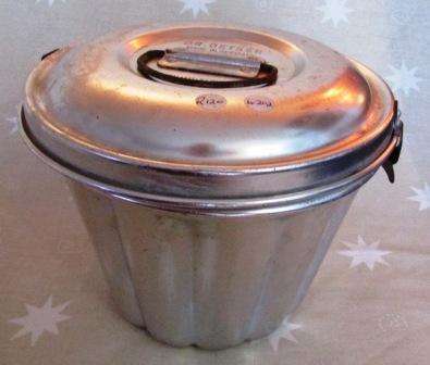 Retro "Dr. Oetker" pudding steamer. Reinalu - Eloxiert. Made in Germany.Approx. 17.5d x 14cmh