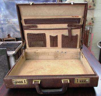 Genuine leather "Buffalo Hide" briefcase - Vintage. Approx. 43 x 33 x 12cms