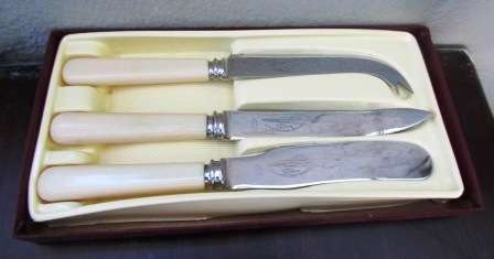 Retro George Ibberson & Co. boxed "Bone" handled fruit,cheese,butter knife. Made in England.