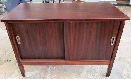 Retro Sapele mahogany cupboard with shelf inside & two sliding doors. Approx. 1.0 L x 46 D x 74 cm H