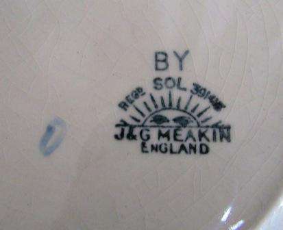 Scarce vintage Circa 1940's J & G MEAKIN SOL decorative trio. Made in England