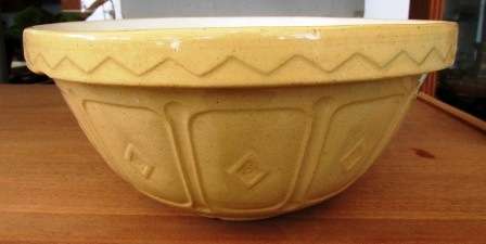 Vintage "Mason & Cash - Cane mixing bowl. Made in England. Approx. 24 D x 11 cm H