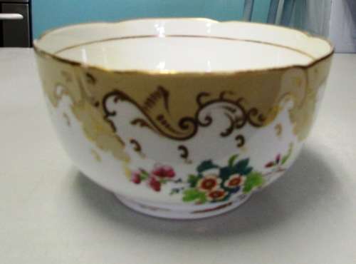 Vintage hand painted bowl with Gold Trim. Approximately D16 x H 9 cms