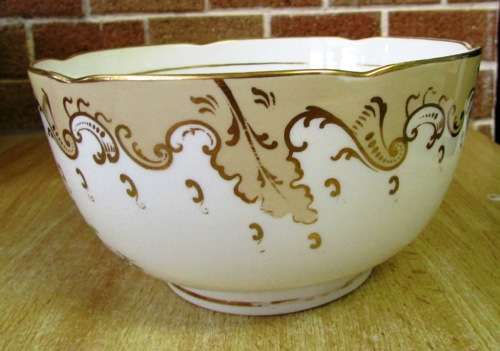 Vintage hand painted bowl with Gold Trim. Approximately D16 x H 9 cms