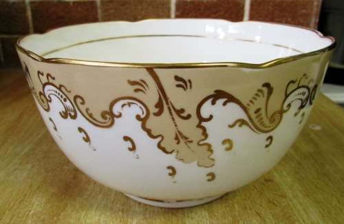 Vintage hand painted bowl with Gold Trim. Approximately D16 x H 9 cms