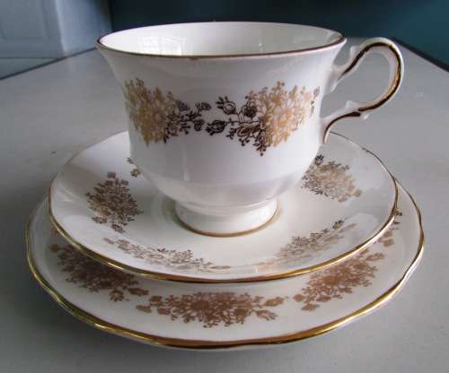 QUEEN ANNE Fine Bone China Vintage Trio. Made in England. Gold on White
