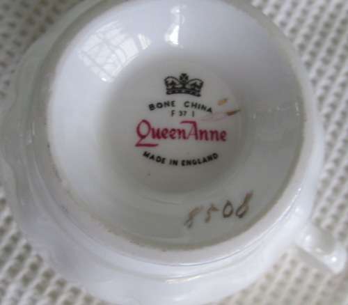 QUEEN ANNE Fine Bone China Vintage Trio. Made in England. Gold on White