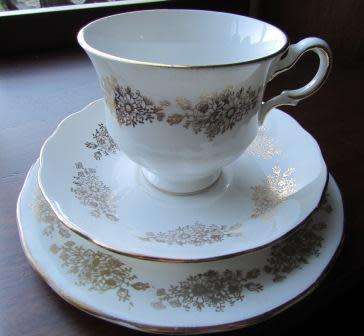 QUEEN ANNE Fine Bone China Vintage Trio. Made in England. Gold on White