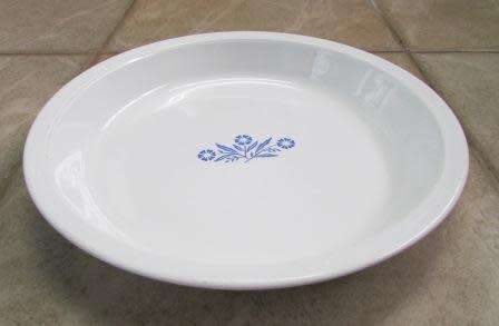 Corningware Cornflower Blue 9 inch Pie Dish. Made in U.S.A. Approximate D 25 cms