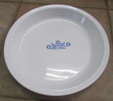 Corningware Cornflower Blue 9 inch Pie Dish. Made in U.S.A. Approximate D 25 cms