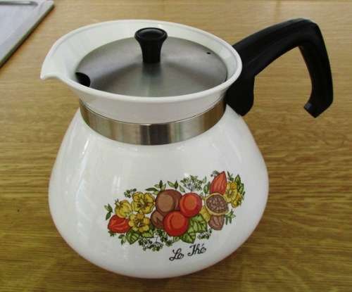 Corning Ware LE THE' 'Spice of Life' P-104 6 x Cup Tea Pot. Made in U.S.A