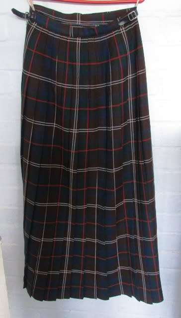 Tartan Kilt 'CLAN LAIRD" Made in Scotland. Vintage. Hips 40 inches x Length 101 cms. STUNNING