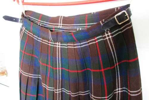 Tartan Kilt 'CLAN LAIRD" Made in Scotland. Vintage. Hips 40 inches x Length 101 cms. STUNNING