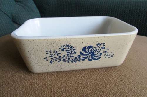 Retro PYREX "HOMESTEAD" RARE Dish. Circa 1976 - 1980