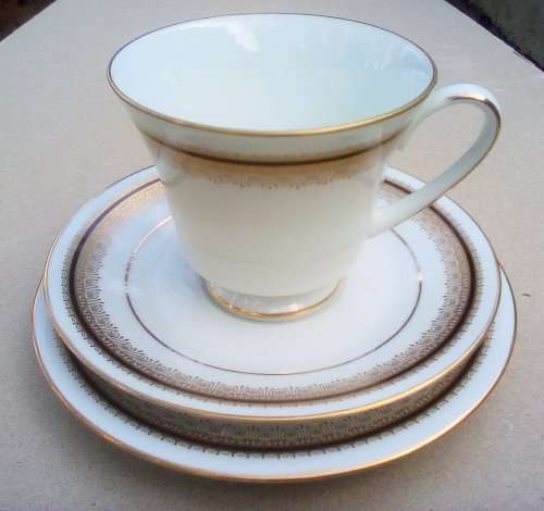 Noritake "Doral 2591" vintage contemporary gold trim fine china trio Philippines