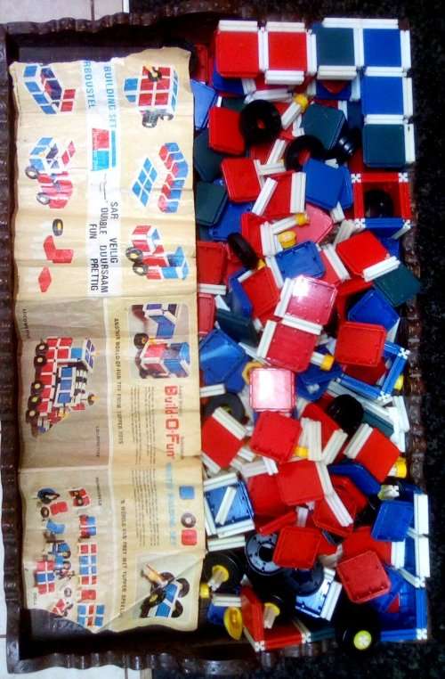 Retro Tupperware Toy Build-o-Fun building blocks over 400 assorted pieces circa 1966 with instructio