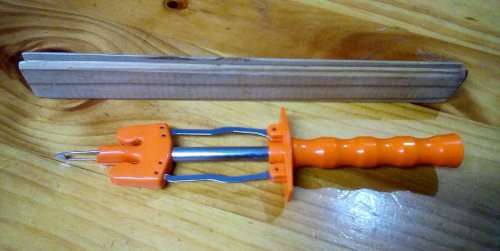 Carpet Rug Tufting Machine Hand Held Vintage. Box app. 23 long