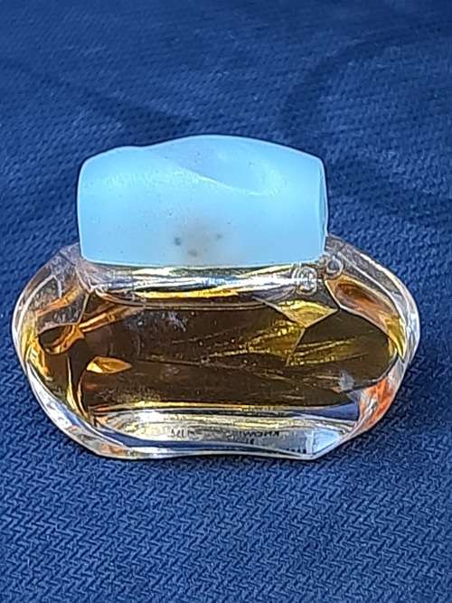 Estee Lauder `KNOWING` Parfum Special Size 3.5 ml full U.K.