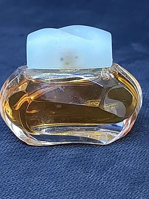 Estee Lauder `KNOWING` Parfum Special Size 3.5 ml full U.K.