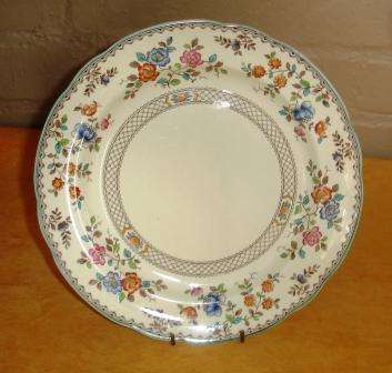 Copeland Spode 'Royal Jasmine' 7 x dinner plates  approximately 27cm in diameter