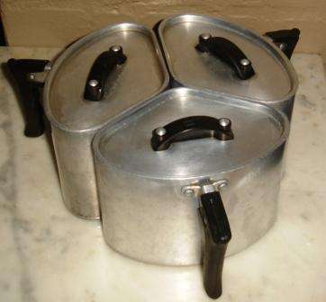 Retro "Hart" triangular pots x 3