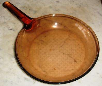 Corning ware "vision" frying pan.Made in France.Approx.27.5cmD x 4.5cmH x 42.5cmL
