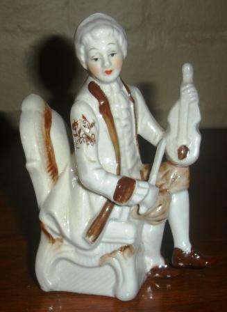 "Man with Violin" porcelain figurine. Approx. 14.5cm H