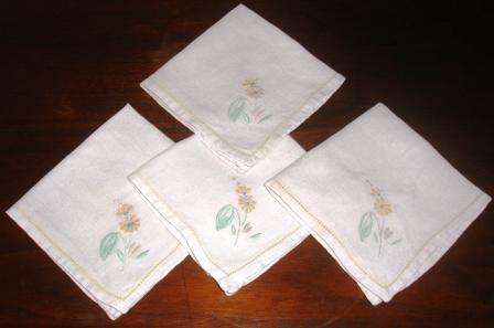 "Vintage Linen" Serviettes x 4. approx. 26cm x 25cm