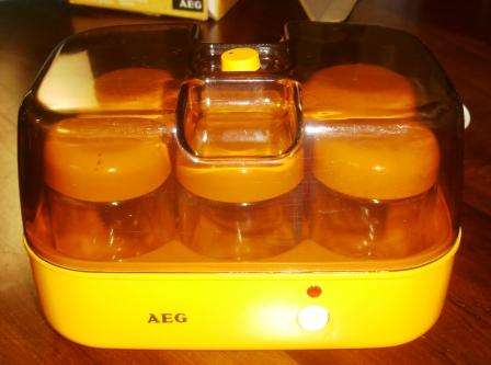 Retro Yoghurt maker.AEG model JG. Glass bottles x 6. Made in West Germany