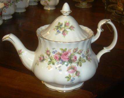 Royal Albert "Moss Rose" 2 cup  tea pot. Bone china. Made in England