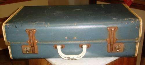 Vintage blue suitcase. Approx. 61cml x 36w x 20h