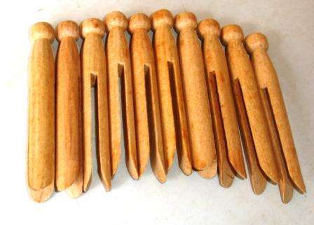 Retro wooden pegs x 10. Approx.11cml